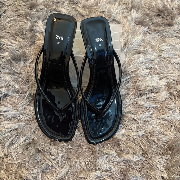 Zara Black Sandals Minimalist Thong Design - Picture 1 of 5